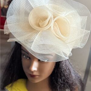 Elegant Cream Fascinator